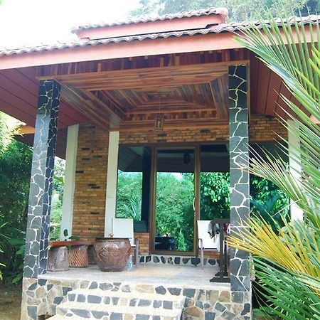 Khao Sok Riverside Cottage Khao Sok National Park Exterior photo
